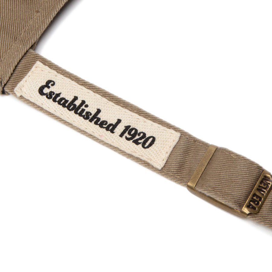 カジュアルクラシック Strap Logo ブリティッシュカーキ