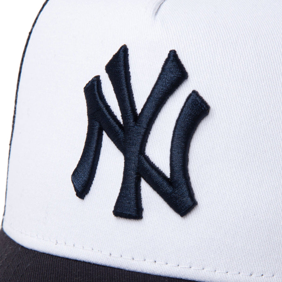 Youth 9FORTY A-Frame トラッカー MLB Mesh Embroidery ニューヨーク・ヤンキース ホワイト/ネイビー