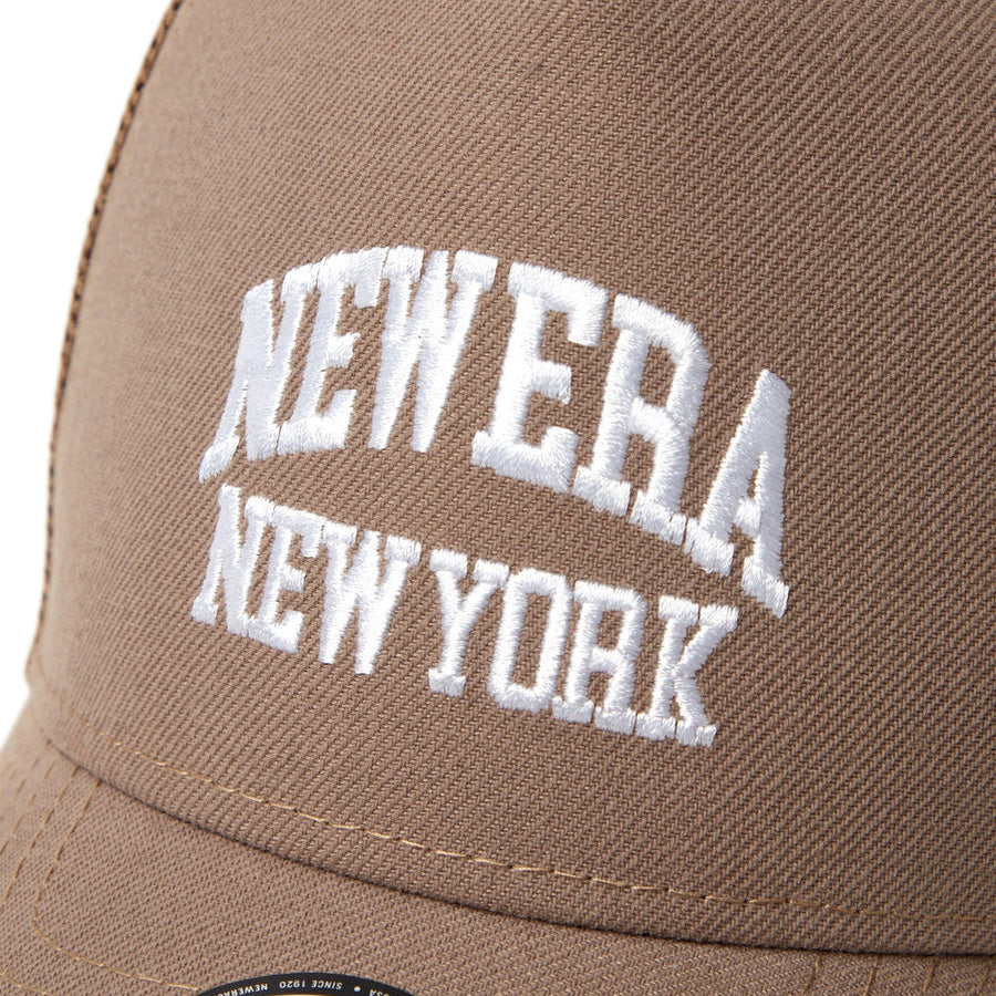 Youth 9FORTY A-Frame トラッカー College Logo ブリティッシュカーキ