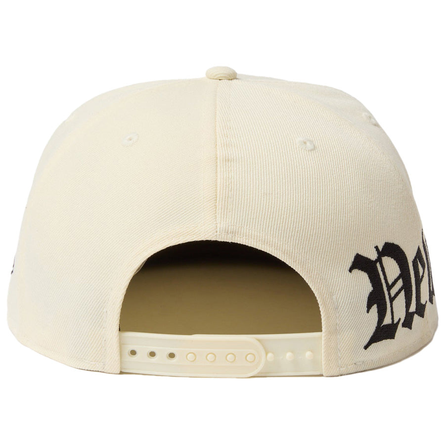 9FIFTY Essential オールドイングリッシュロゴ クローム ブラックバイザー
