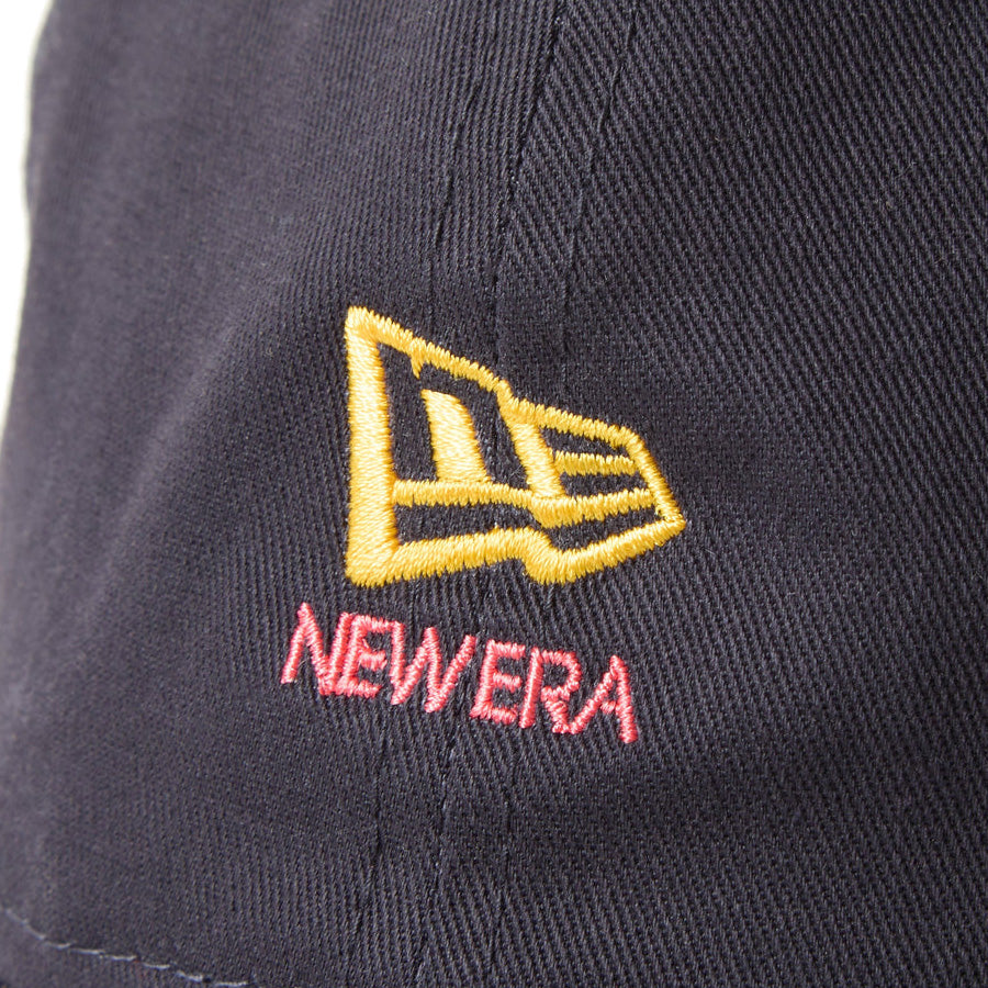 9TWENTY Flag & Wordmark メタルピン ネイビー