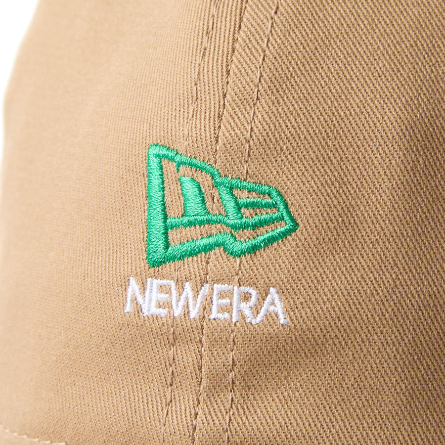 9TWENTY Flag & Wordmark メタルピン カーキ
