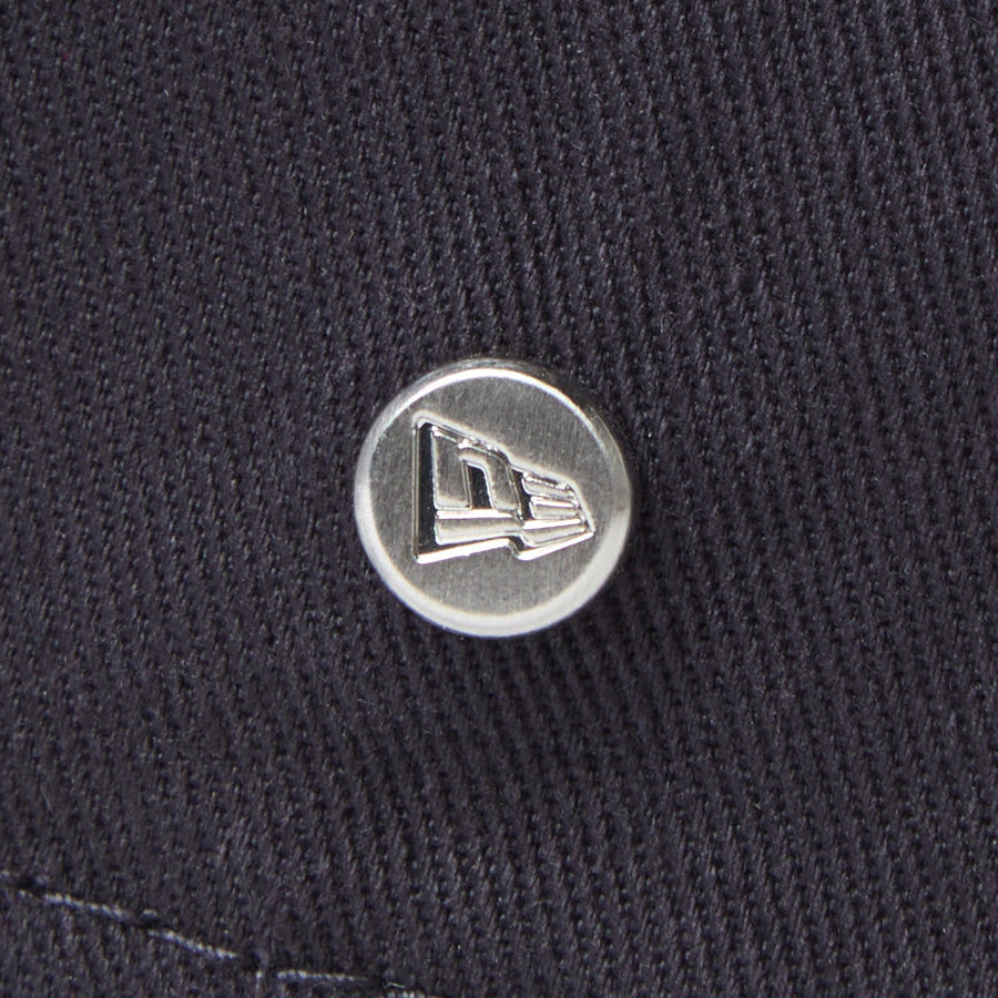 9TWENTY Flag & Wordmark メタルピン ネイビー