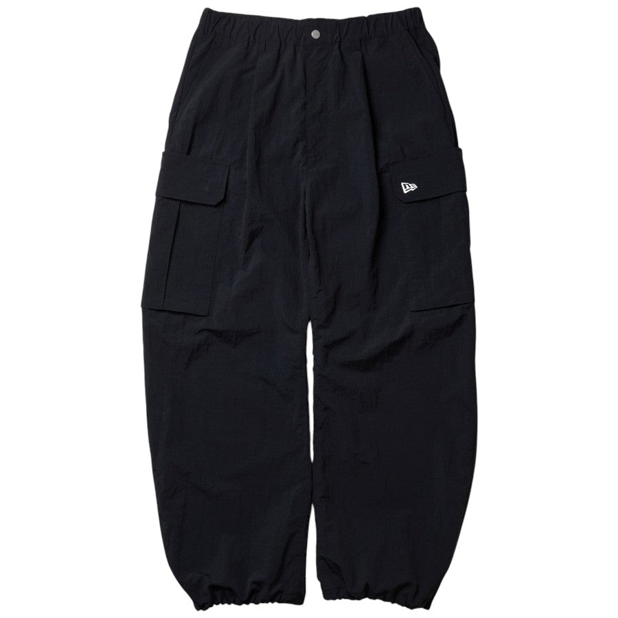 ニューエラ アパレル NEW ERA APPAREL オーバーサイズド ナイロン カーゴパンツ ブラック 15129331 正面