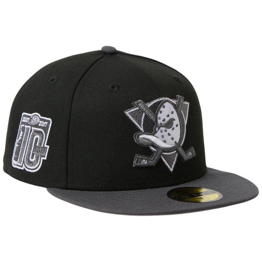 ニューエラ キャップ 帽子 NEW ERA CAP 59FIFTY NHL アナハイム ダックス ブラック/ダークグラファイトバイザー 15137396 左斜め前