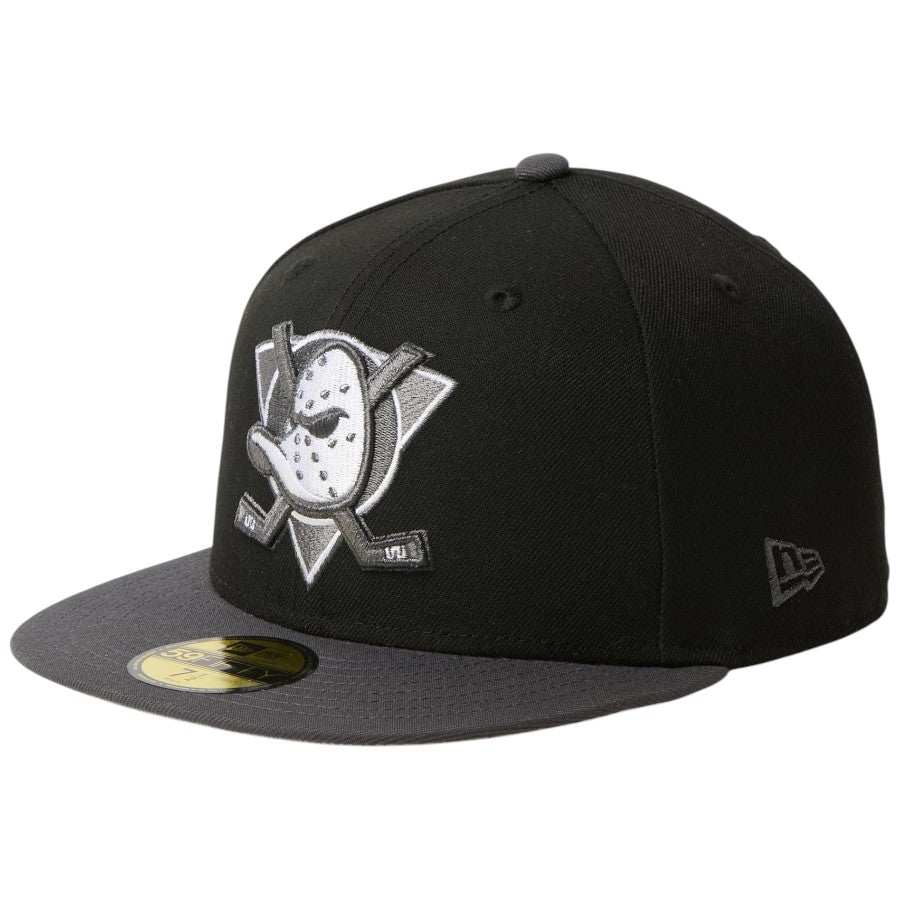 ニューエラ キャップ 帽子 NEW ERA CAP 59FIFTY NHL アナハイム ダックス ブラック/ダークグラファイトバイザー 15137396 右斜め前