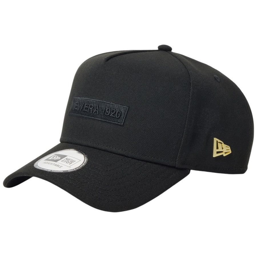 ニューエラ キャップ 帽子 NEW ERA CAP 9FORTY A-Frame Metal Flag メタルフラッグ NEW ERA 1920 ブラック/ゴールド 15137133 右斜め前