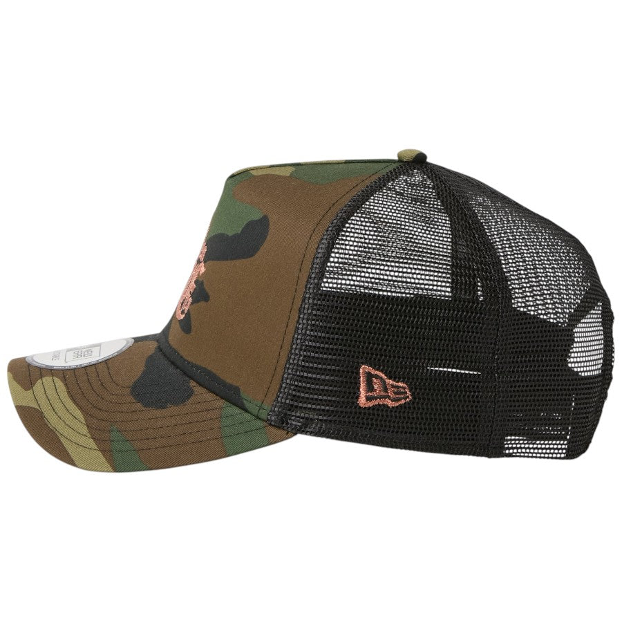 ニューエラ キャップ 帽子 NEW ERA CAP 9FORTY A-Frame トラッカー Old English オールド イングリッシュ ウッドランドカモ 15137092 フラッグロゴ