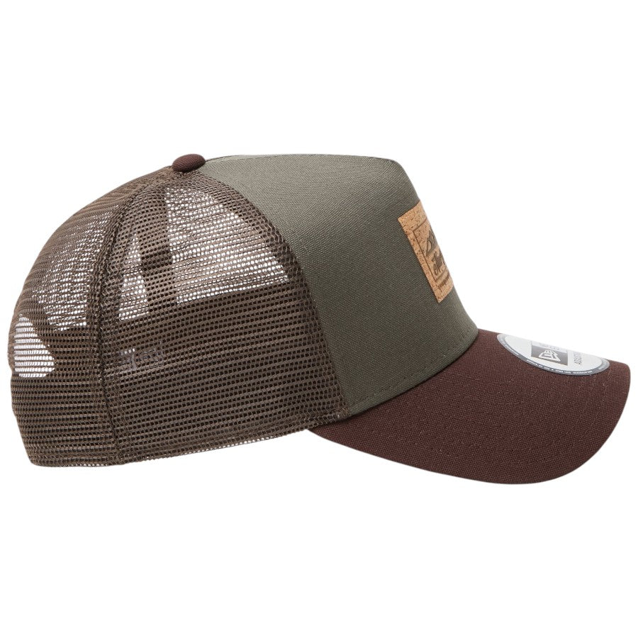 ニューエラ キャップ 帽子 NEW ERA CAP 9FORTY A-Frame トラッカー Cork Patch コルクパッチ モス/バーントウッド 15125115 | アウトドア 右サイド