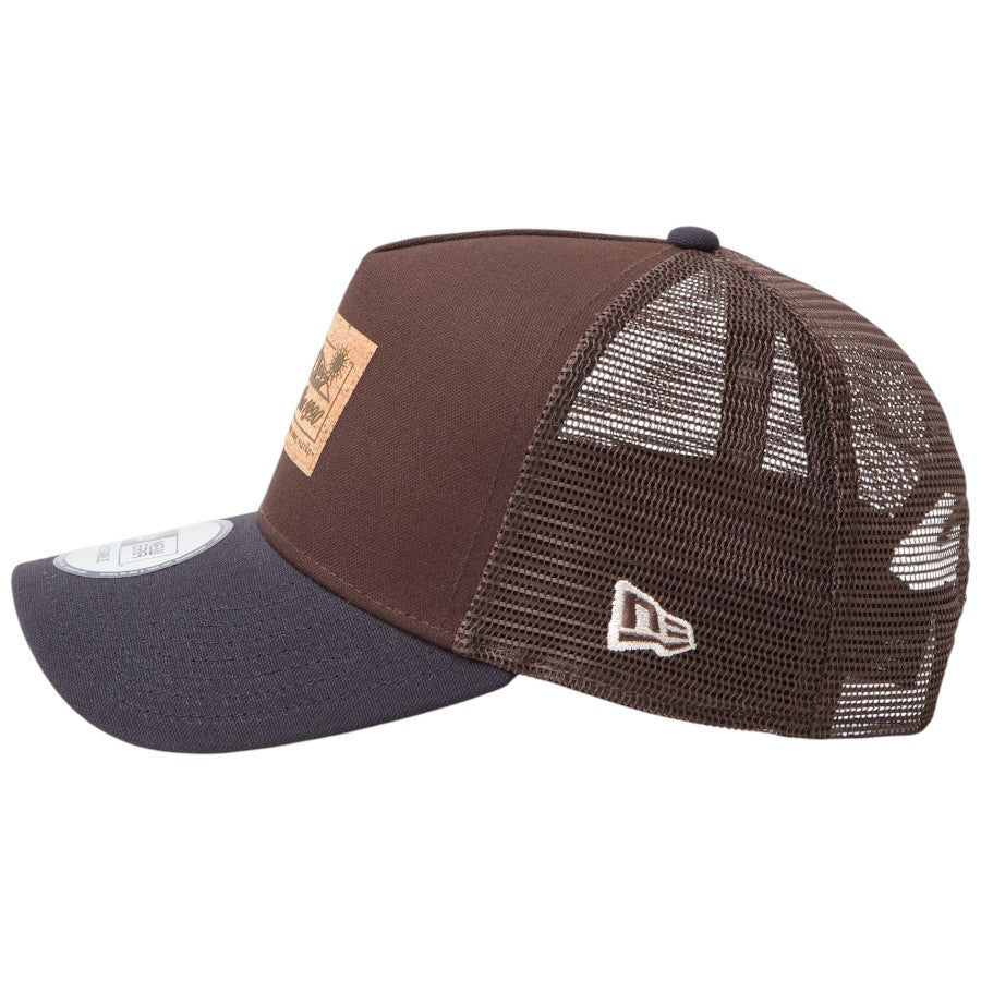 ニューエラ キャップ 帽子 NEW ERA CAP 9FORTY A-Frame トラッカー Cork Patch コルクパッチ バーントウッド/ネイビー 15125116 | アウトドア 左サイド