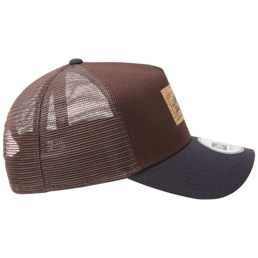 ニューエラ キャップ 帽子 NEW ERA CAP 9FORTY A-Frame トラッカー Cork Patch コルクパッチ バーントウッド/ネイビー 15125116 | アウトドア 右サイド