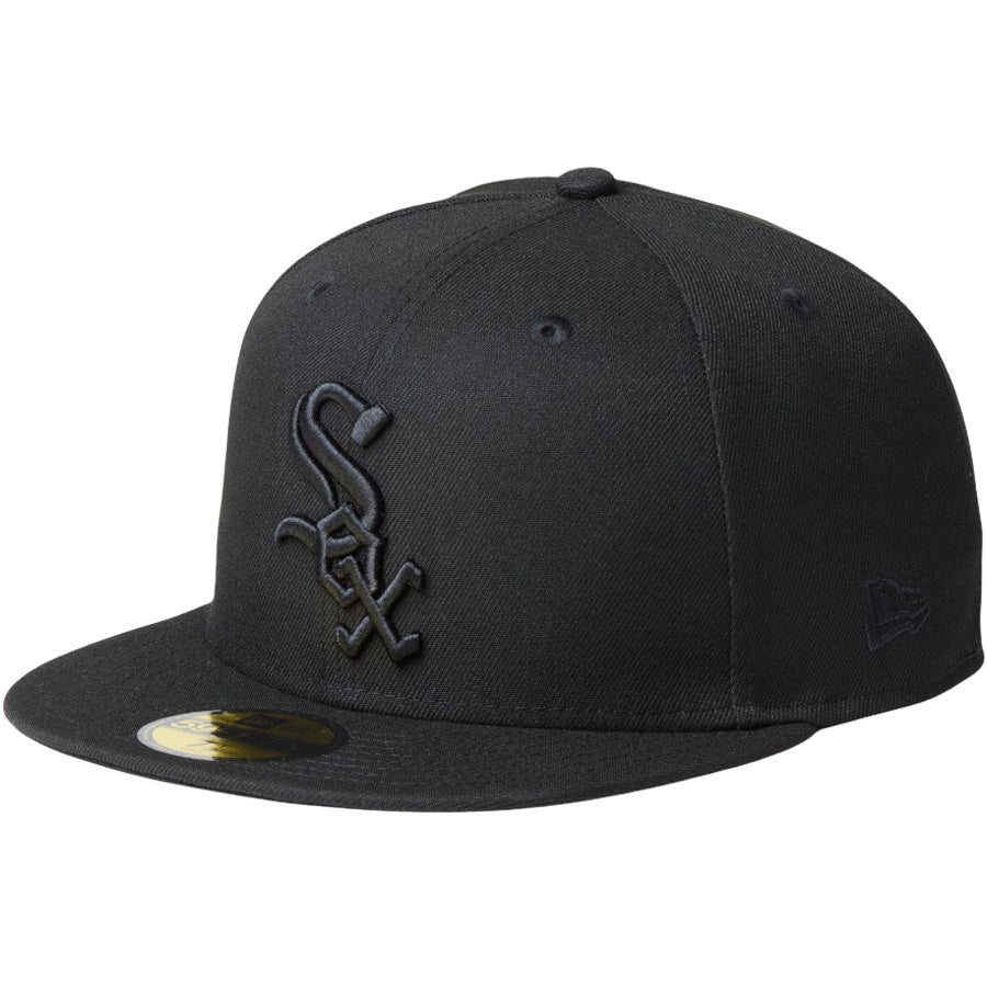 ニューエラ キャップ 帽子 NEW ERA CAP 59FIFTY シカゴ ホワイトソックス MLB Black on Black ブラック/ブラック 14745189 右斜め前