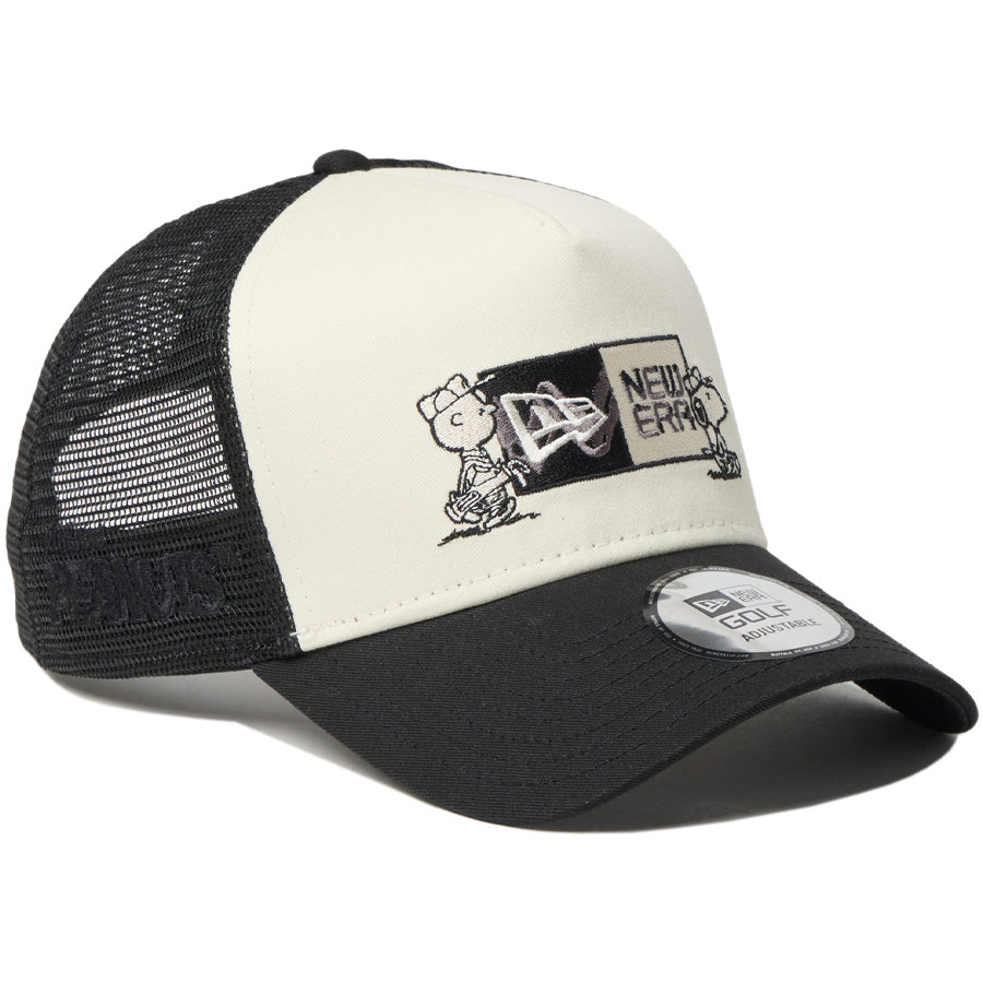 ニューエラ キャップ 帽子 NEW ERA CAP 9FORTY A-Frame トラッカー Vintage PEANUTS ピーナッツ スヌーピー GOLF ボックスロゴ クロームホワイト/ブラック 14865325 | ゴルフ 左斜め前