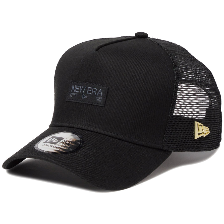 ニューエラ キャップ NEW ERA CAP 9FORTY A-Frame トラッカー Metal Flag メタルフラッグ ブラック/ゴールド 14744910 右斜め