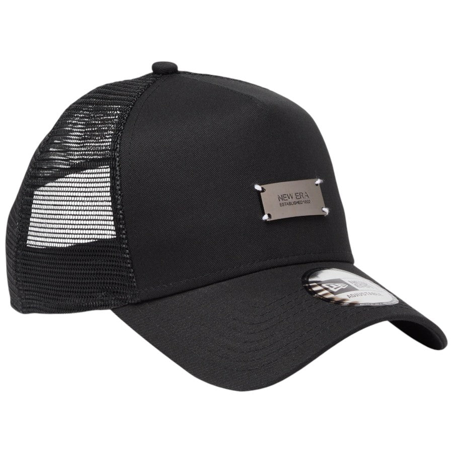 ニューエラ キャップ 帽子 NEW ERA CAP 9FORTY A-Frame トラッカー Metal Plate メタルプレート ブラック/ブラック 14744907 左斜め前