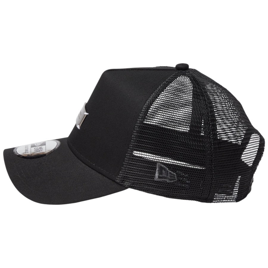 ニューエラ キャップ 帽子 NEW ERA CAP 9FORTY A-Frame トラッカー Metal Plate メタルプレート ブラック/ブラック 14744907 左サイド