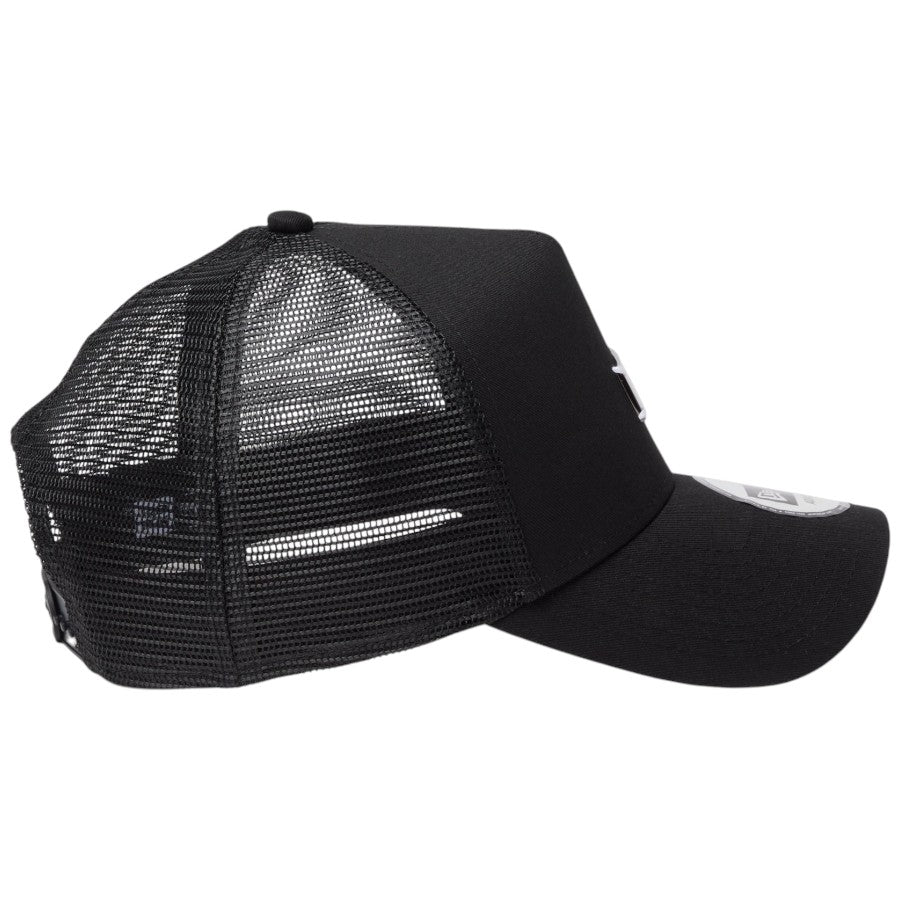 ニューエラ キャップ 帽子 NEW ERA CAP 9FORTY A-Frame トラッカー Metal Plate メタルプレート ブラック/ブラック 14744907 右サイド
