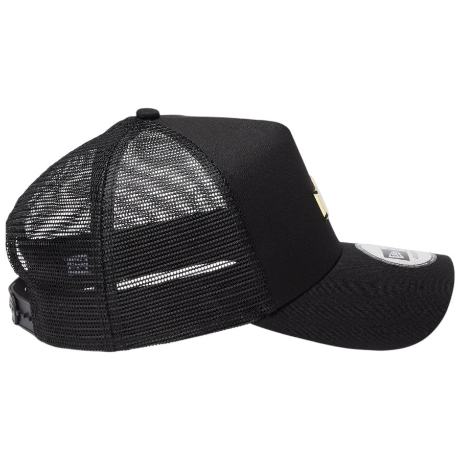 ニューエラ キャップ 帽子 NEW ERA CAP 9FORTY A-Frame トラッカー Metal Plate メタルプレート ブラック / メタリックゴールド 14744906 右サイド