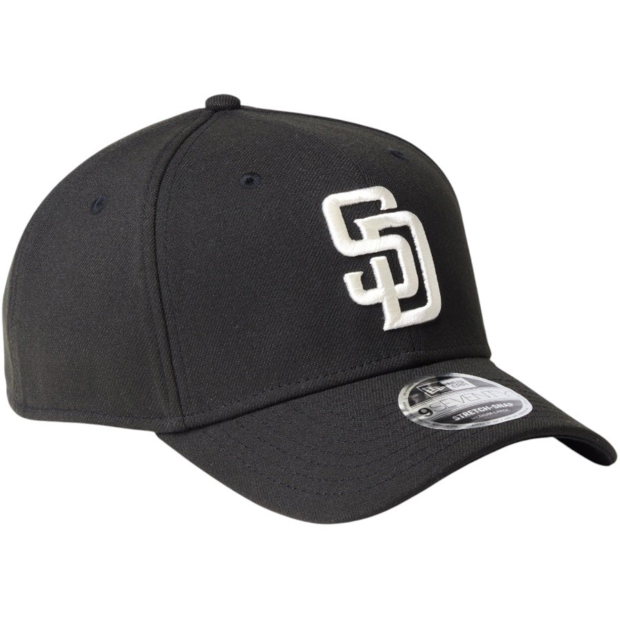 ニューエラ キャップ 帽子 NEW ERA CAP 9SEVENTY MLB ストレッチスナップ サンディエゴ パドレス ブラック 14744804 左斜め前