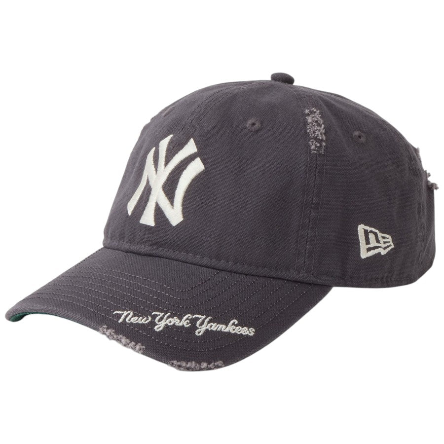 ニューエラ キャップ 帽子 NEW ERA CAP 9TWENTY MLB Visor Logo バイザーロゴ ダメージ ニューヨーク ヤンキース グラファイト 14745045 右斜め前