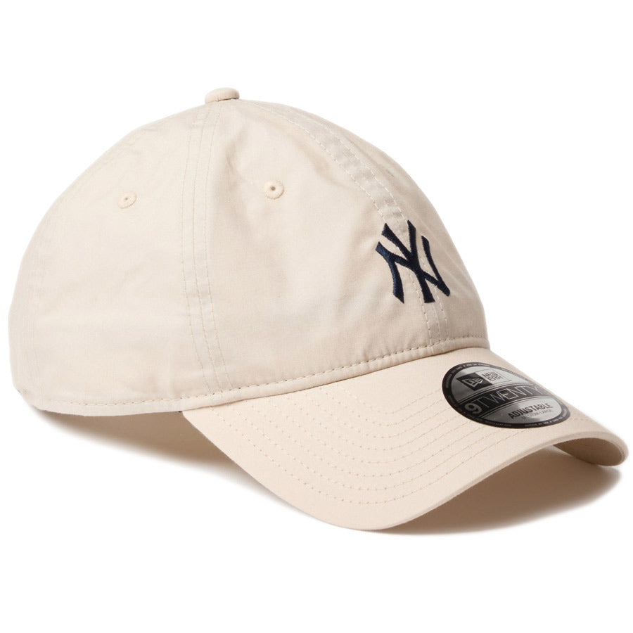 ニューエラ キャップ NEW ERA CAP MLB 9TWENTY Typewriter コットンタイプライター ニューヨーク ヤンキース ライトベージュ 14745047 左斜め前