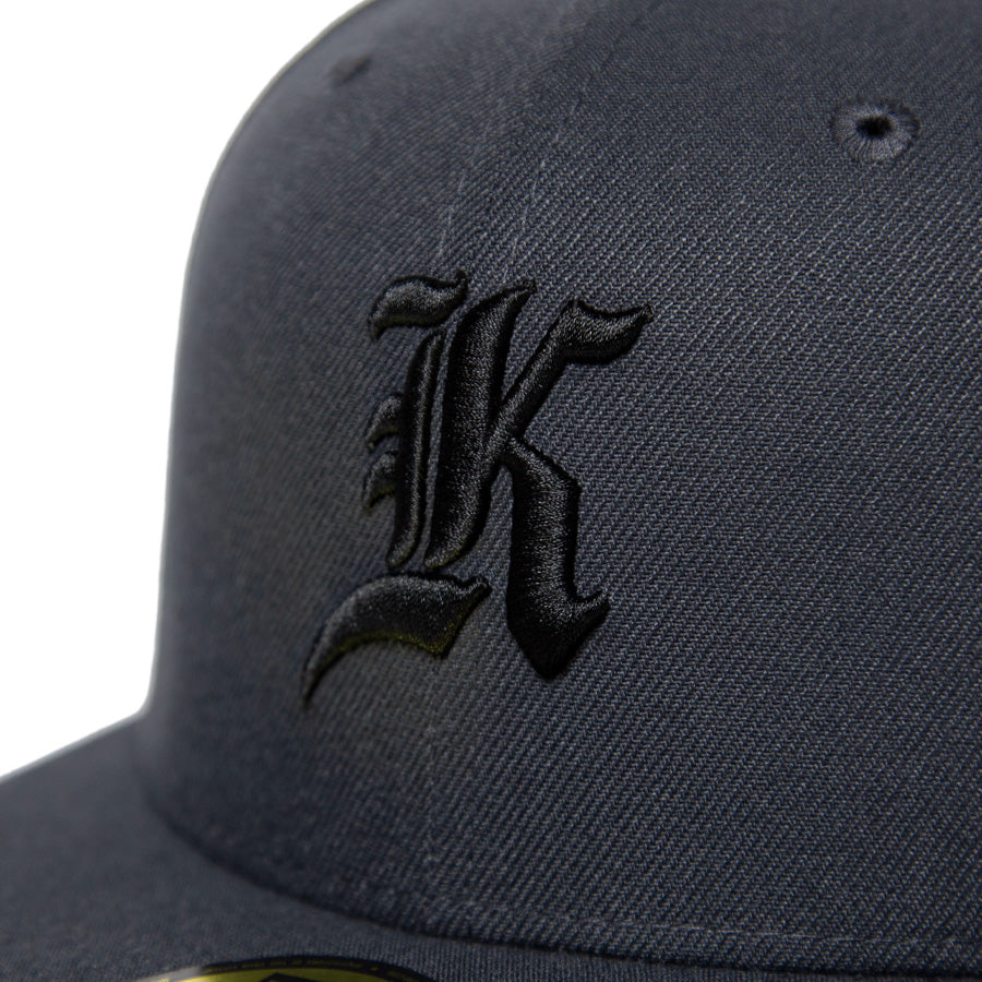 ニューエラ キャップ 帽子 NEW ERA CAP CUSTUM カスタム KINGS 別注 59FIFTY ANTIQUE K グラファイト ブラックアンダーバイザー 71040361 フロントロゴ