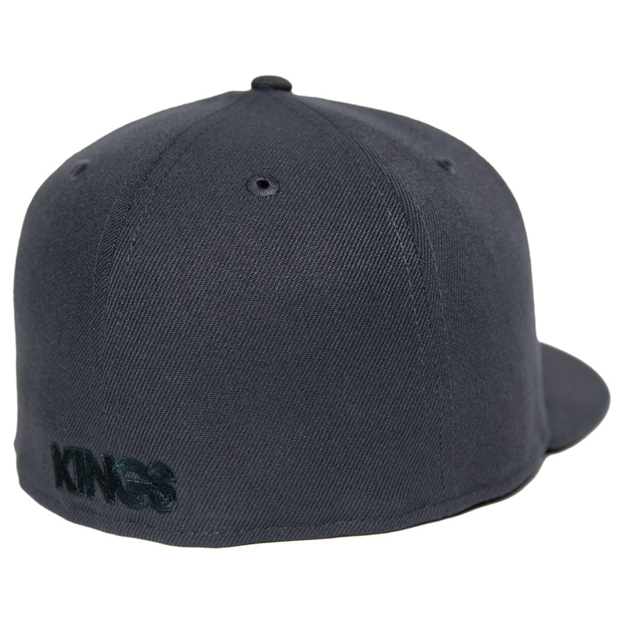 ニューエラ キャップ 帽子 NEW ERA CAP CUSTUM カスタム KINGS 別注 59FIFTY ANTIQUE K グラファイト ブラックアンダーバイザー 71040361 背面 キングスロゴ