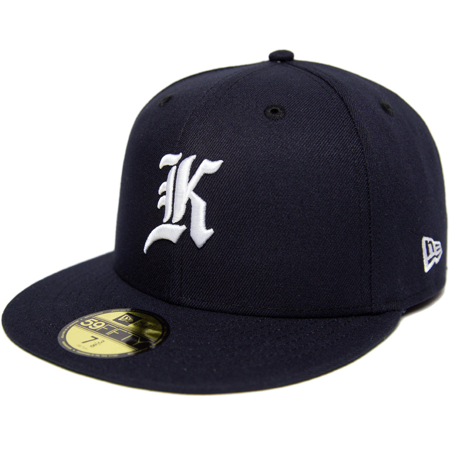 ニューエラ キャップ 帽子 NEW ERA CAP CUSTUM カスタム KINGS 別注 59FIFTY ANTIQUE K ネイビー ホワイト ケリーアンダーバイザー 70900899 右斜め前