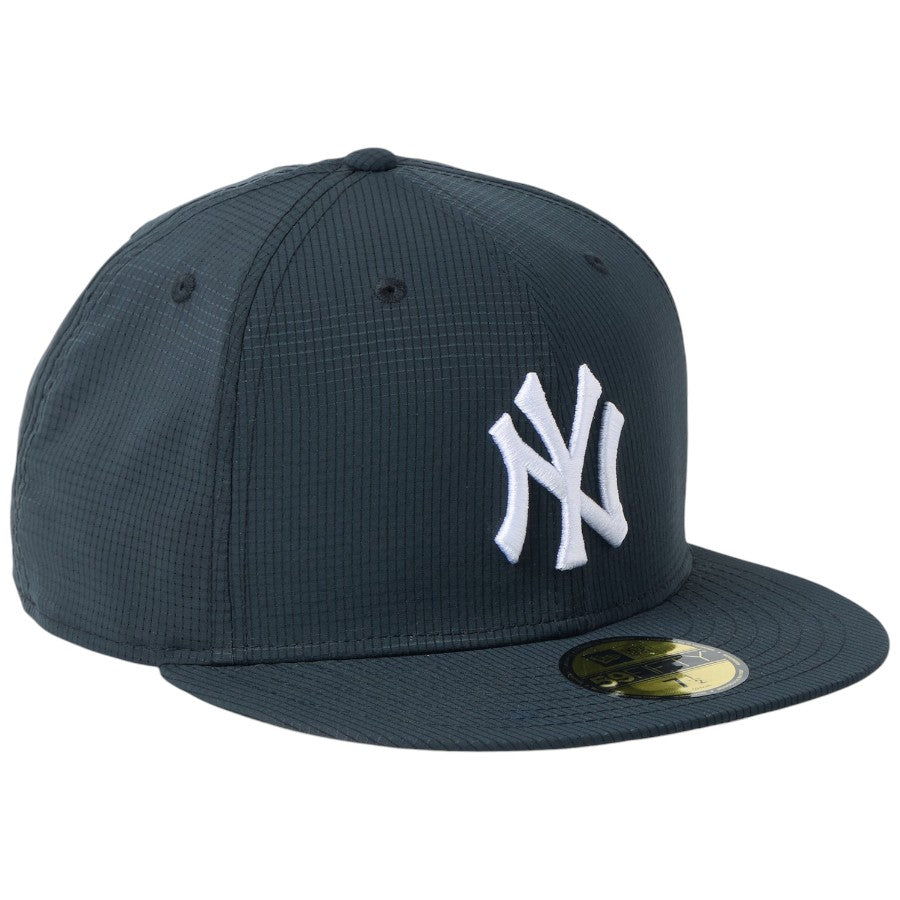 ニューエラ キャップ 帽子 NEW ERA CAP 59FIFTY Tech Air Dot Air MICROERA 通気性 撥水性 ニューヨーク ヤンキース ブラック 14774430｜アウトドア 左斜め前