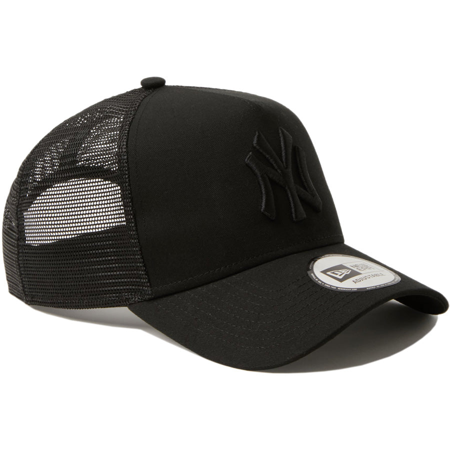 ニューエラ キャップ メッシュキャップ NEW ERA CAP 9FORTY A-Frame トラッカー メッシュキャップ ニューヨーク ヤンキース ブラック/ブラック 14942621 左斜め前
