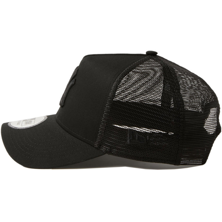ニューエラ キャップ メッシュキャップ NEW ERA CAP 9FORTY A-Frame トラッカー メッシュキャップ ニューヨーク ヤンキース ブラック/ブラック 14942621 左サイド