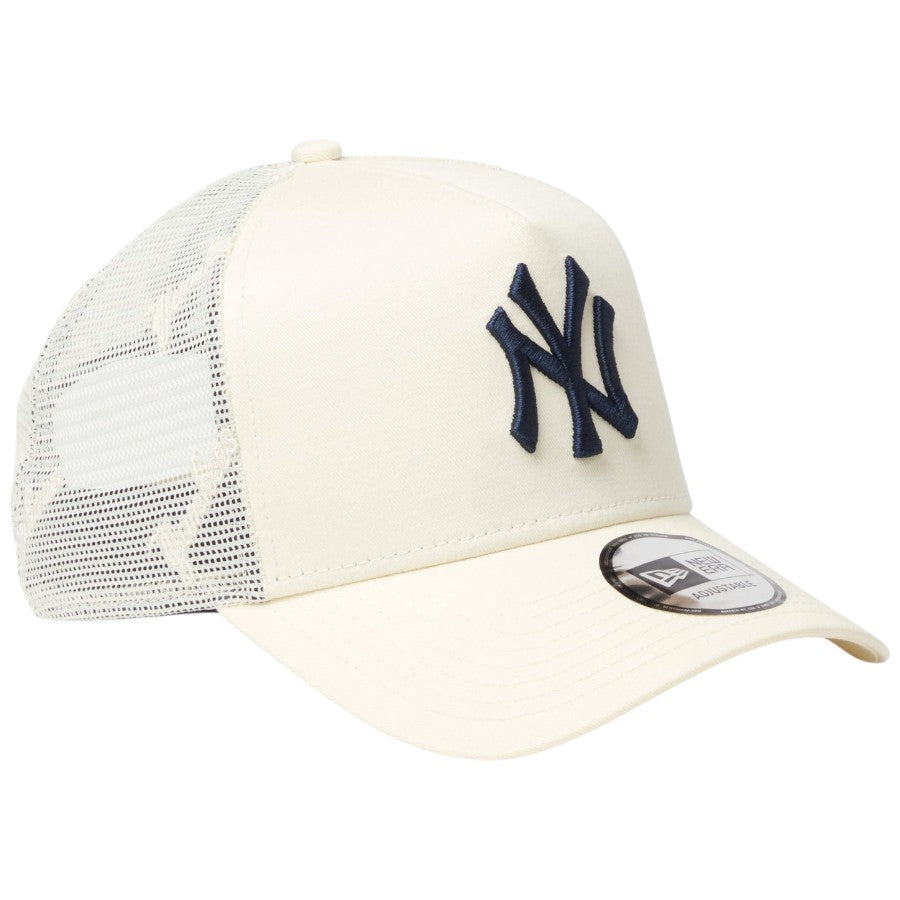 ニューエラ キャップ メッシュキャップ NEW ERA CAP 9FORTY A-Frame トラッカー ニューヨーク ヤンキース MLB Embroidered Mesh クロームホワイト 14744898 左斜め前