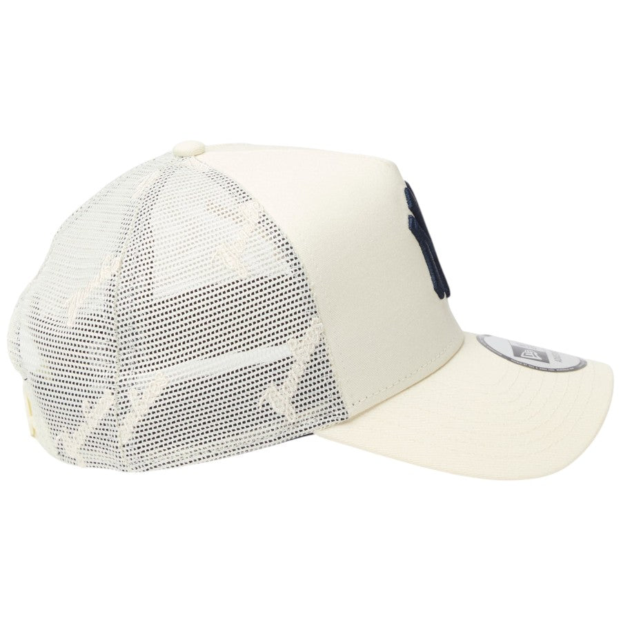 ニューエラ キャップ メッシュキャップ NEW ERA CAP 9FORTY A-Frame トラッカー ニューヨーク ヤンキース MLB Embroidered Mesh クロームホワイト 14744898 右サイド