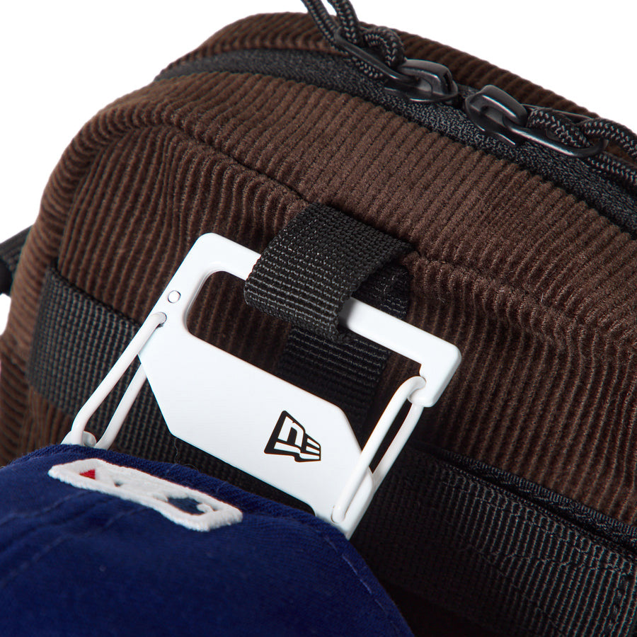 ニューエラ バッグ ポーチ NEW ERA BAG POUCH ショルダーポーチ 1.7L コーデュロイ ウォルナット 15121548 キャップクリップ