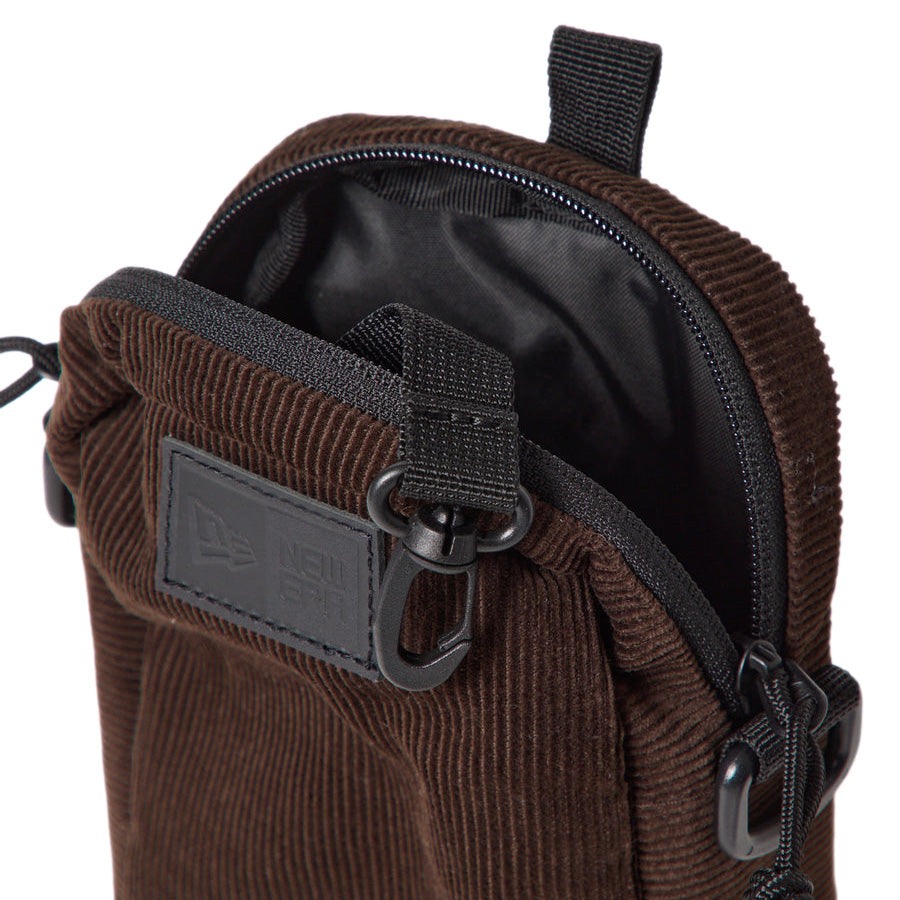ニューエラ バッグ ポーチ NEW ERA BAG POUCH ショルダーポーチ 1.7L コーデュロイ ウォルナット 15121548 フロントジップ