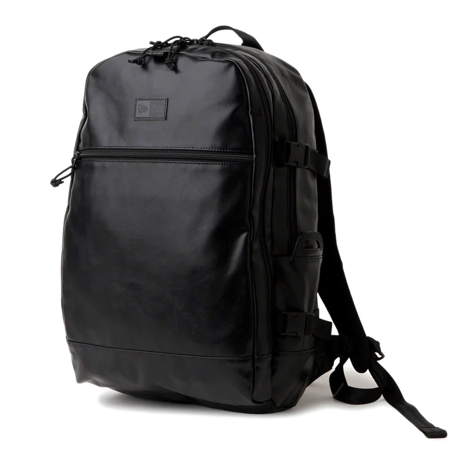 ニューエラ バッグ NEW ERA BAG スマートパック 02 28L シンセティックレザー ブラック 14750853 右斜め前