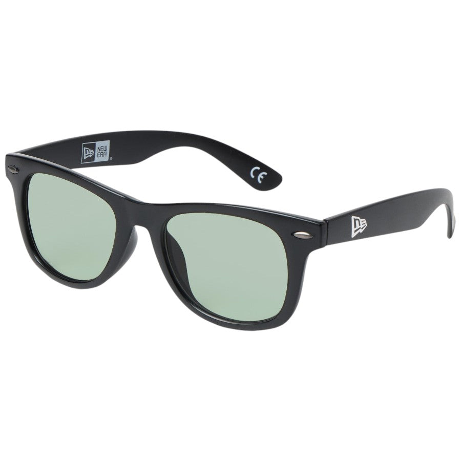ニューエラ メガネ NEW ERA SUNGLASS サングラス ウェリントン ブラック/調光レンズ（グリーン）14751643 斜め右前 偏光レンズ