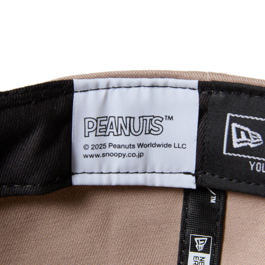 Youth 9FORTY A-Frame PEANUTS ピーナッツ College Logo アッシュブラウン