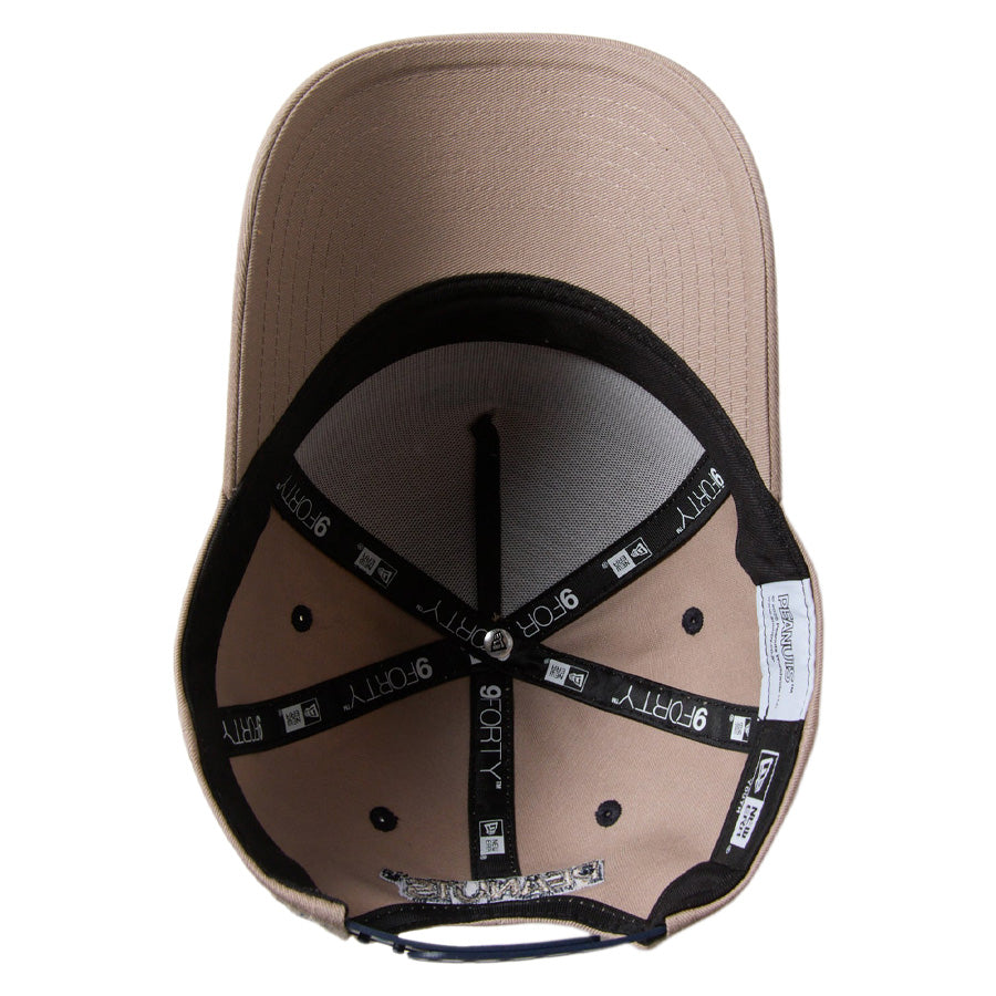 Youth 9FORTY A-Frame PEANUTS ピーナッツ College Logo アッシュブラウン