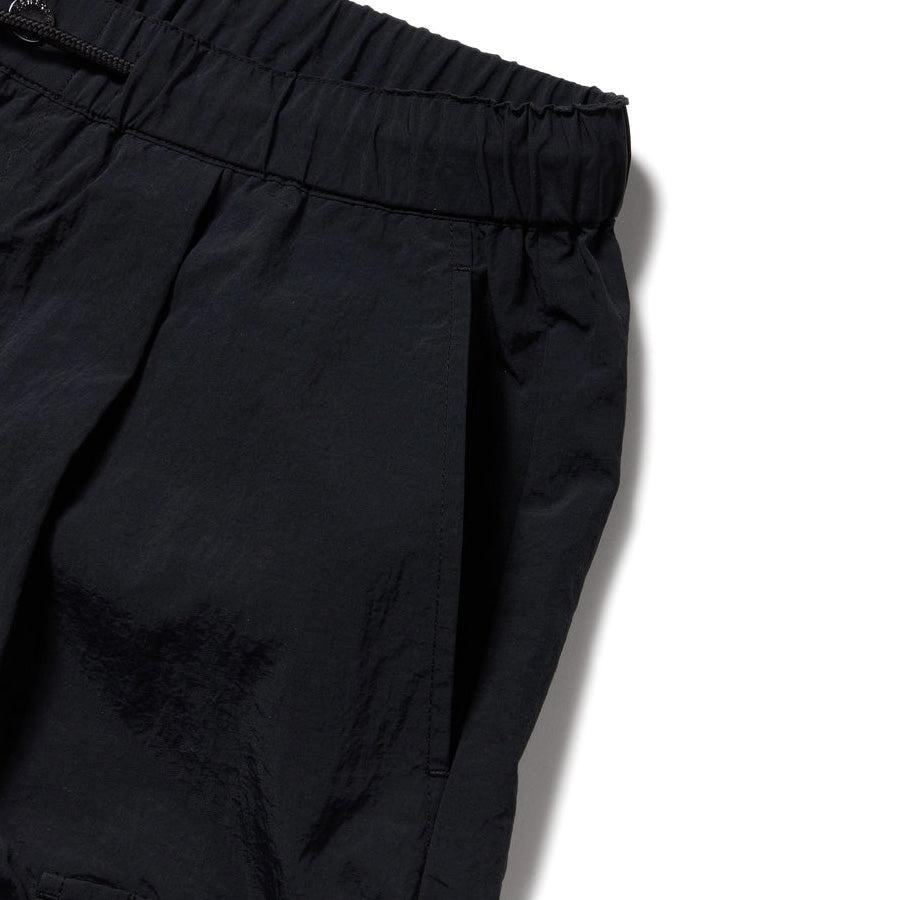 オーバーサイズド ナイロン カーゴパンツ ブラック