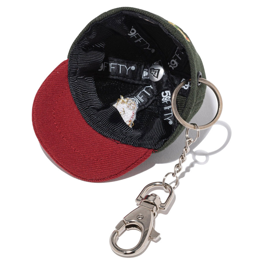 キャップキーホルダー ボストン・レッドソックス Happy Holidays ダークシーウィード レッド