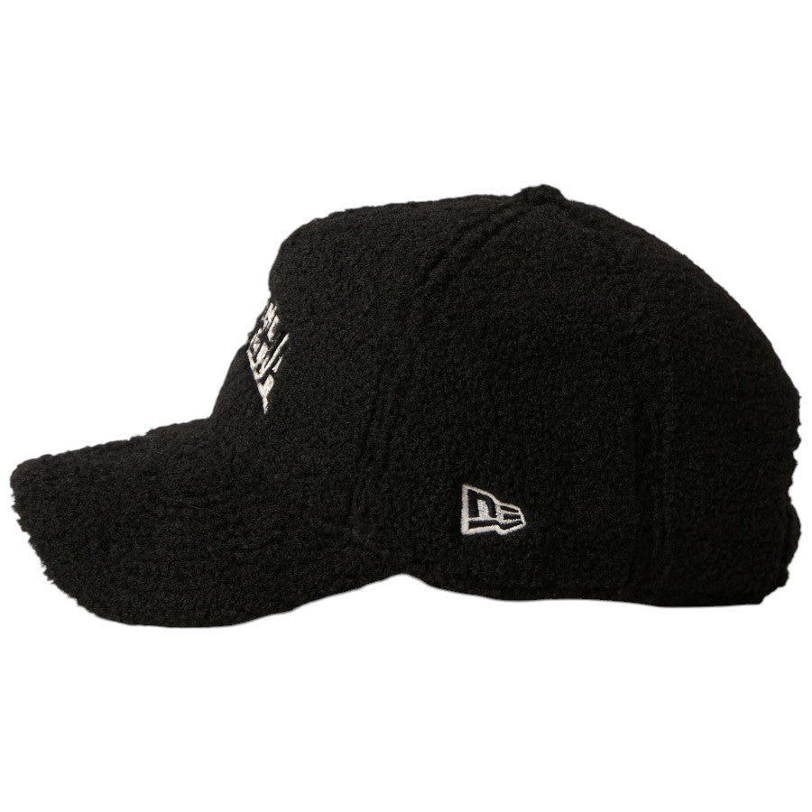 9FORTY A-Frame Boa Fleece カレッジロゴ ブラック