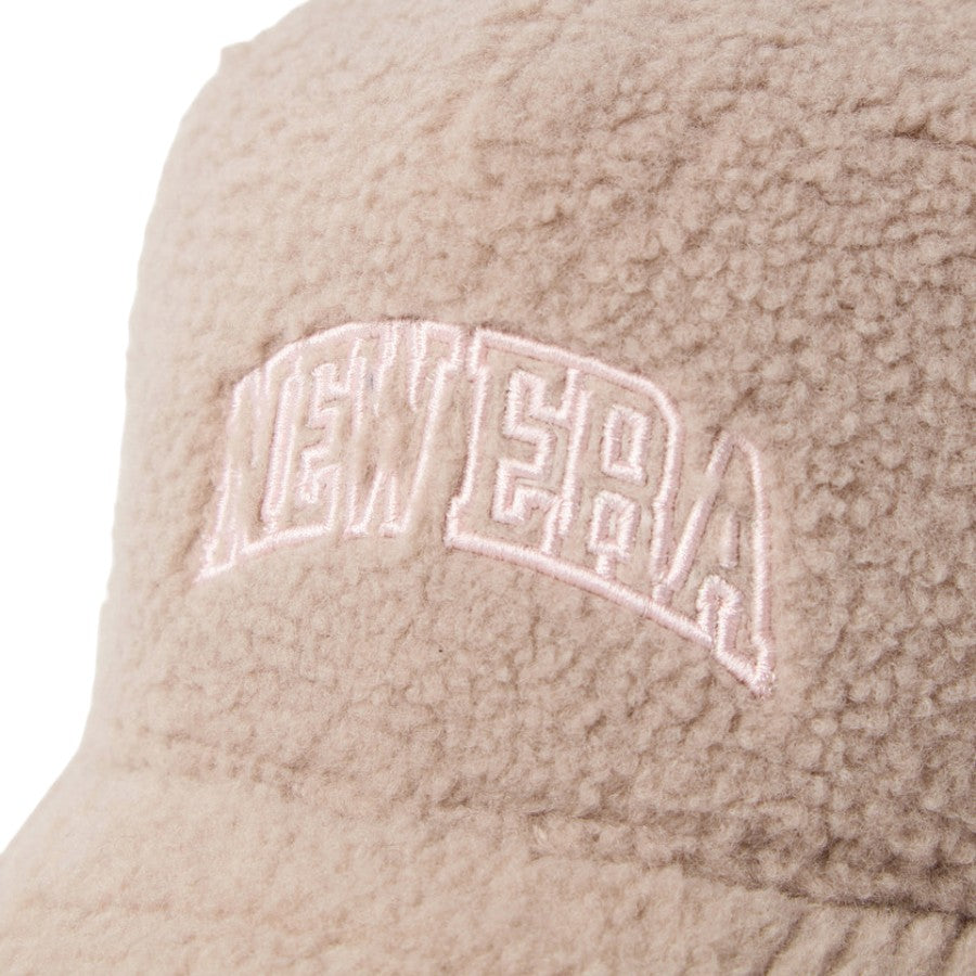 9FORTY A-Frame Boa Fleece カレッジロゴ ベージュ