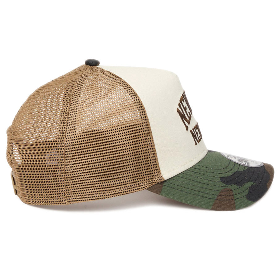 Youth 9FORTY A-Frame トラッカー College Logo クロームホワイト/カーキ/ウッドランドカモ 14747015
