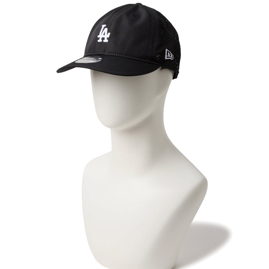 NEW ERA 9THIRTY Pro Light ロサンゼルス ドジャース アウトドア ブラック 斜め右