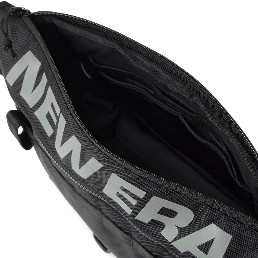 NEW ERA フィールド ショルダーバッグ 9L ブラック リフレクトシルバー 14750876 | アウトドア インナーポケット