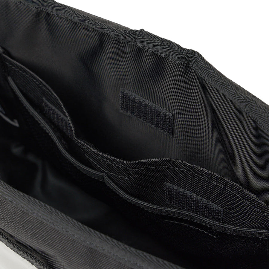 NEW ERA フィールド ショルダーバッグ 9L ブラック リフレクトシルバー 14750876 | アウトドア インナー