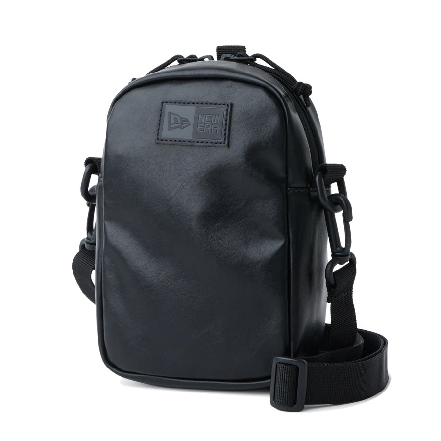 ニューエラ NEW ERA ショルダーポーチ 1.7L シンセティックレザー ブラック 14750857 右斜め